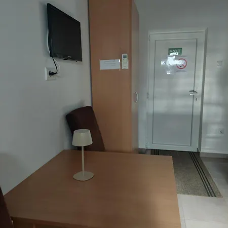 M&m Apartment Pacir