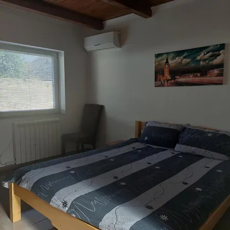 M&m Apartment Pacir