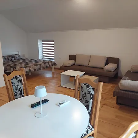 Apartment M&m Pacir