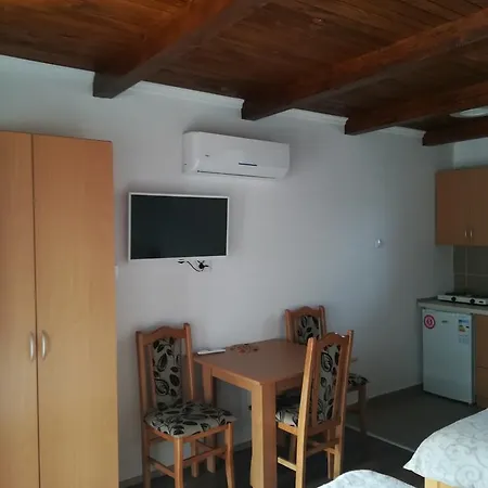 M&m Apartment Pacir