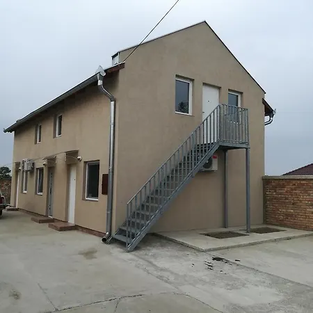 Apartment M&m Pacir